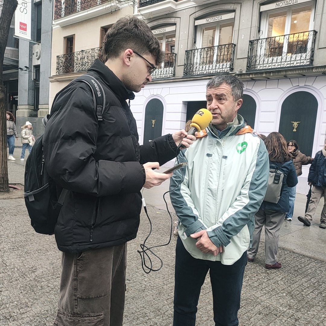 📌 En pocos minutos dará comienzo la concentración #ConcertadaPersonalOlvidado frente a la <a href="/educacmadrid/">Educación▪️Comunidad de Madrid</a>.

Nuestro Secretario General de #FSIEMadrid <a href="/currotrejo/">Francisco J. del Castillo Lopez FSIE</a> atiende a los medios reclamando lo que es justo para los trabajadores de la Concertada.

#somosFSIE
