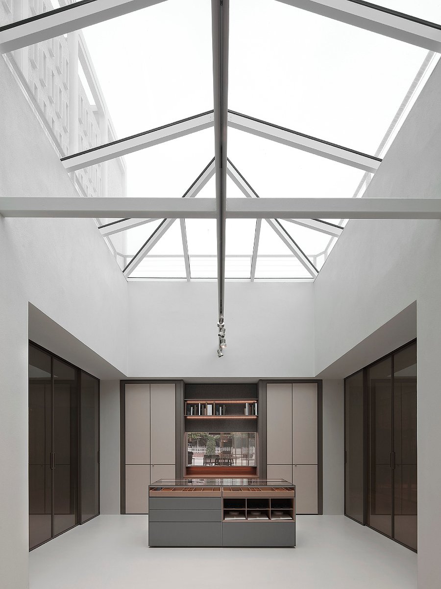 Interior_es's tweet photo. #Rimadesio refuerza su expansión en #EstadosUnidos con la apertura de su primera tienda monomarca en Los Ángeles de la mano de Luca Lanzetta Group. El #showroom de más de 350 m² ofrece interiores fluidos y una experiencia inmersiva.
-> https://t.co/TnW7FcpCYh
-> #diseñoitaliano https://t.co/NWEdoxFdtc