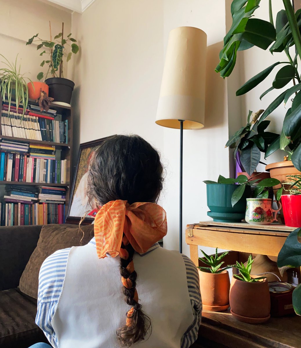 "Londra’da, Ankara’da, İstanbul’da ya Zap Suyu’nun yanı başında nerede olursa olsun kadınları birbirine ortak eden tek bir şey vardır; hayat."