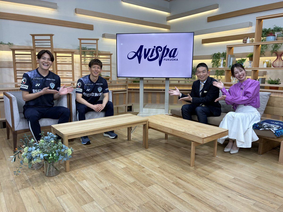 AvispaF's tweet photo. メディア出演の大トリは🐝🐝🐝
#見木友哉 選手　#山脇樺織 選手

18:30頃〜
#NHK 福岡放送局「#ロクいち！福岡」に
スタジオ出演いたします✨

リハーサルもバッチリな2人
ぜひご覧ください👀

#アビスパ福岡 https://t.co/lXEozTxjTz