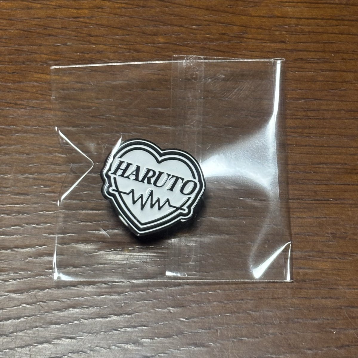 lepayu24's tweet photo. 【交換】TREASURE PULSE ON TEUME ピンバッジ

譲:ハルト
求:TREASURE or ヒョンソク

京セラ(2/10.11)での交換希望です。お気軽にお声がけください🙌 https://t.co/1b6FYlCWy2