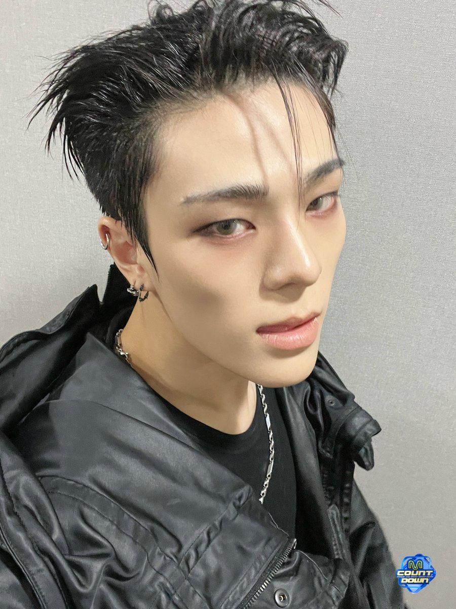 MnetMcountdown's tweet image. 지친 목요일… WHIB를 기다린 앤드에게
힘내라는 말 대신에 진짜. WHIB를. 드립니다.

무려 단독 셀카 가져왔어요 (소리 질러 ˚₊‧꺄˚₊‧)
저장한 사람들 엠카 본방 사수 필수 ‼️

#엠카운트다운 #MCOUNTDOWN
#WHIB #휘브