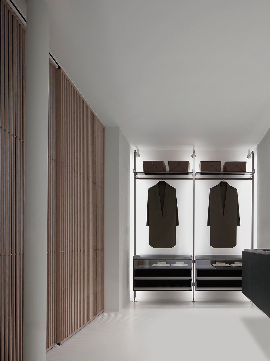 Interior_es's tweet photo. #Rimadesio strengthens its expansion in the #UnitedStates with the opening of its first monobrand store in #LosAngeles, in collaboration with Luca Lanzetta Group. The more than 350 m² #showroom features fluid interiors and an immersive experience.
-> https://t.co/TnW7FcpCYh https://t.co/98F1XtXaPk