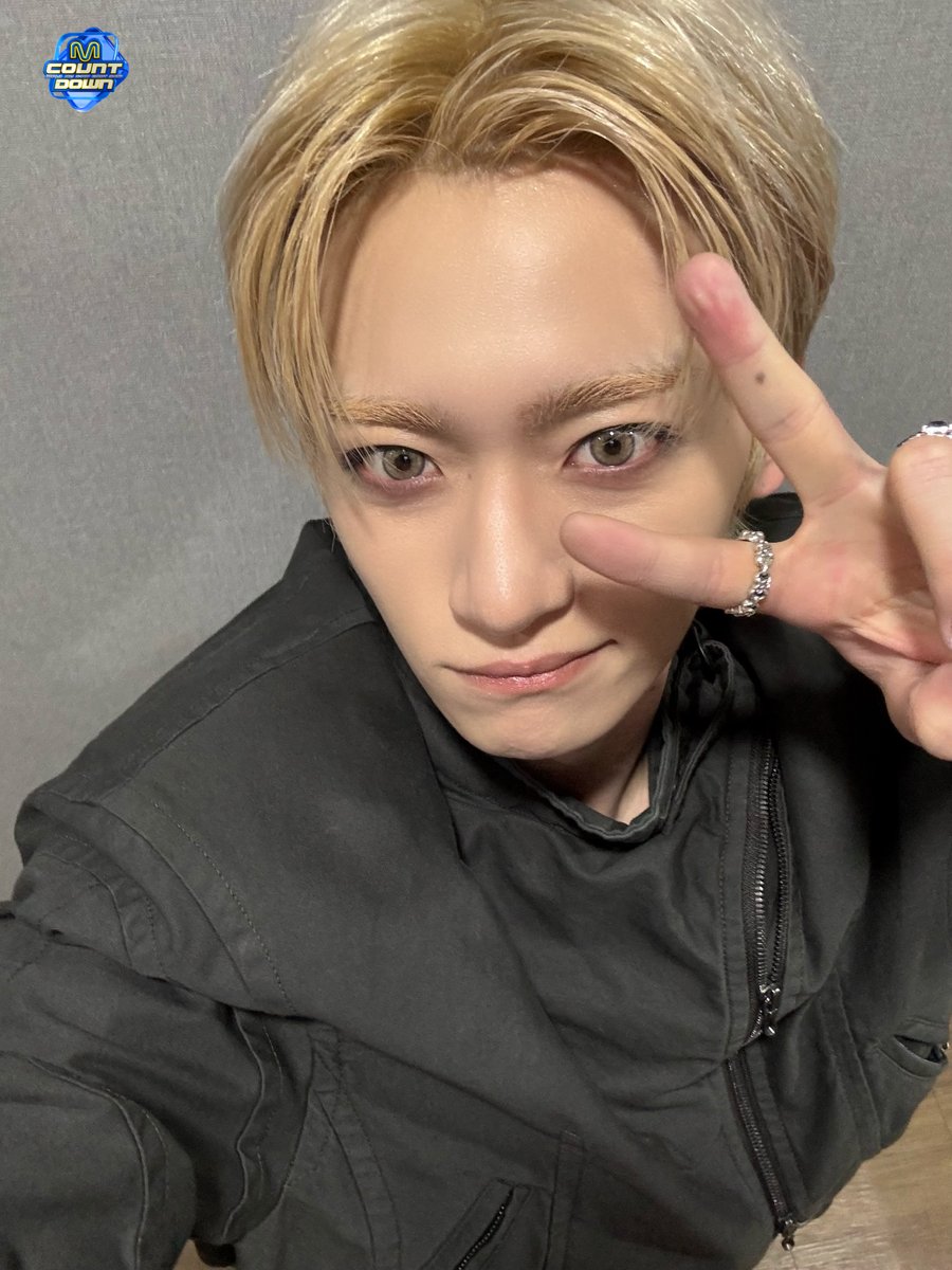 MnetMcountdown's tweet image. 지친 목요일… WHIB를 기다린 앤드에게 
힘내라는 말 대신에 진짜. WHIB를. 드립니다.  

무려 단독 셀카 가져왔어요 (소리 질러 ˚₊‧꺄˚₊‧) 
저장한 사람들 엠카 본방 사수 필수 ‼️ 

#엠카운트다운 #MCOUNTDOWN 
#WHIB #휘브