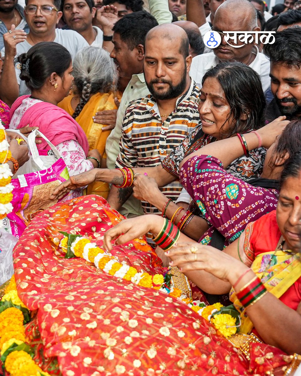 SakalMediaNews's tweet photo. उपमुख्यमंत्री अजित पवार यांच्यासोबत त्यांच्या विमानात असलेल्या फ्लाईट असिस्टंट पिंकी माळी यांचेही या भीषण अपघातात निधन झाले. मागील 3 दिवस पिंकी या अजित पवार यांच्यासोबत दौऱ्यावर होत्या.
https://t.co/f5AzwI5IFo
#PinkyMali #FlightAssistant #PlaneCrash #AjitPawar #AviationTragedy https://t.co/2ZfY0s7Nkb