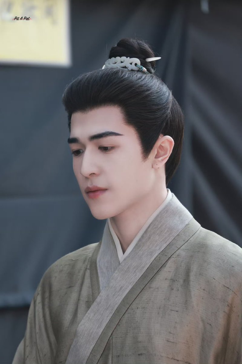 จางเยว่หุย อาจจะเป็นธงแดงแค่ตอนที่ยังไม่รู้ความจริง แต่พอรู้หนานอีเป็นใครแล้ว ฮีก็รักของฮีมาก ฮีเขียว🟢🟢ทำเพื่อหนานอีมาก อะไรปกป้องเทอได้เขาทำหมด รักเขามากกกก ขอแก้ข่าวค่ะพระรองร้ายกับคนทั้งโลก ยกเว้นเธอจน ตอนจบลมหายใจสุดท้ายยยัง เอ่ยขอชาติหน้าให้เจอเจ้าก่อนใครเขาจะไม่ปล่อยมือ😭