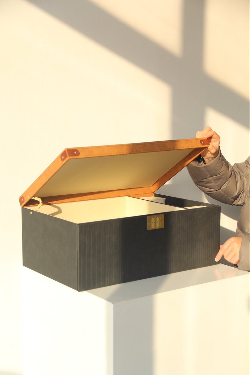 PaperhouseLihe's tweet image. 🖱 paperhouse.cn📩 sales@paperhouse.cnWhatsApp:+0086 13968069257 We can customize  all  kinds of paper box!🥰 If you want to customize your beautiful gift box, please feel free to contact me! packagingdesign #paperboxes #paperbox #packaging #exquisitebox #produtionline