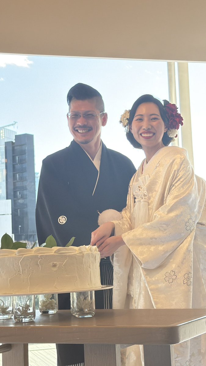 先日は紺ちゃんの結婚式へ🤵‍♀️
幸せいっぱいの一日🕊️💞
お裾分けしてもらってキタァ〜！！

紺ちゃんカッコいいし、貴理子綺麗❣️
二人の晴れ姿に胸がいっぱい❤️
本当におめでとー！