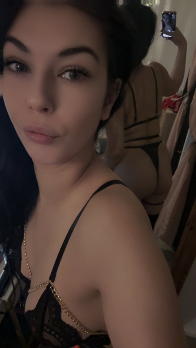 Selfie rapide avant d'enfiler le strap pour une nouvelle vidéo😈
Cette photo te fait bander ou pas ? Sois honnête en com
RT si oui et bio pour plus 🔥 #FrenchPegging