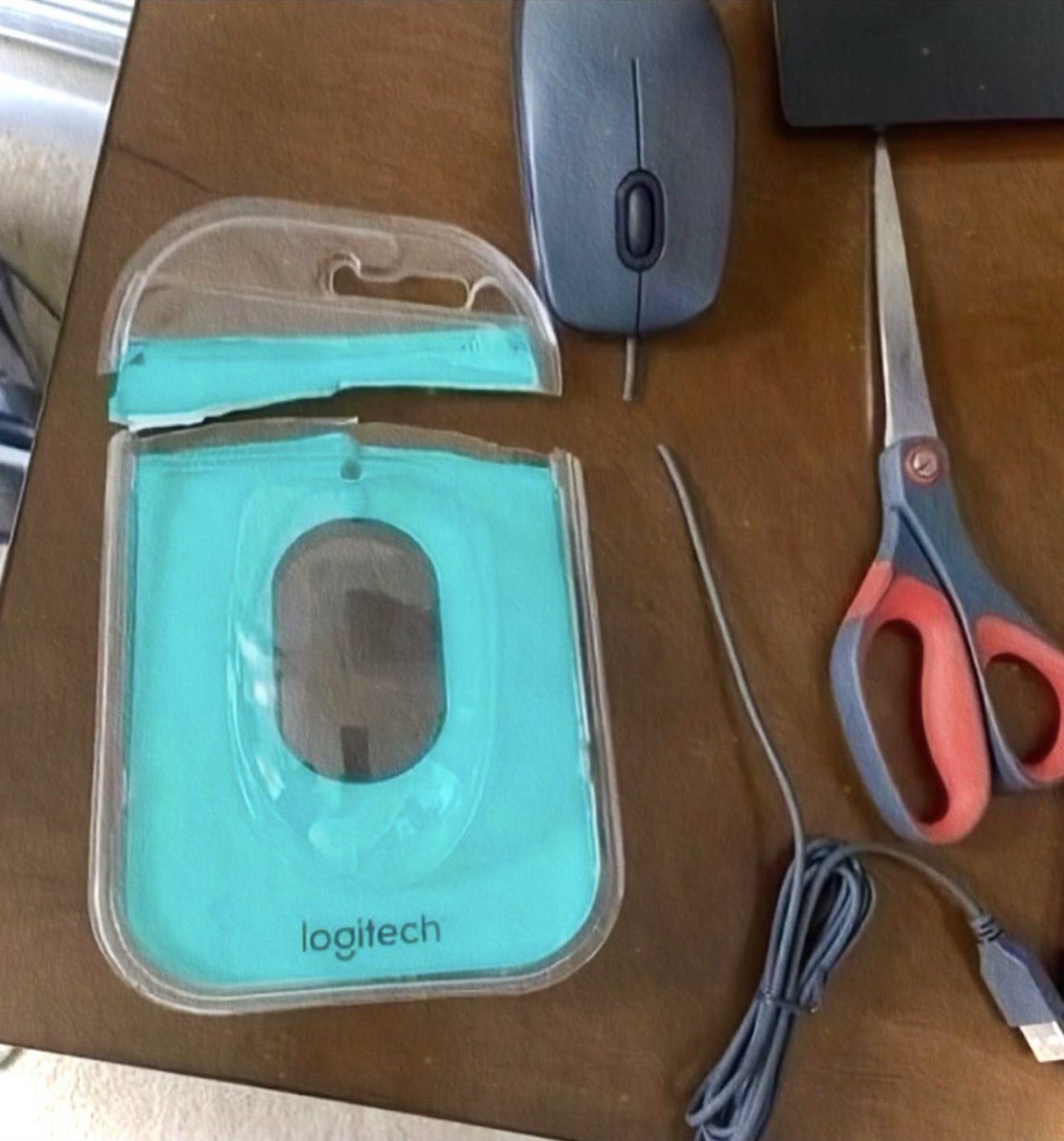 Who tf designed this packaging <a href="/LogitechG/">Logitech G</a>