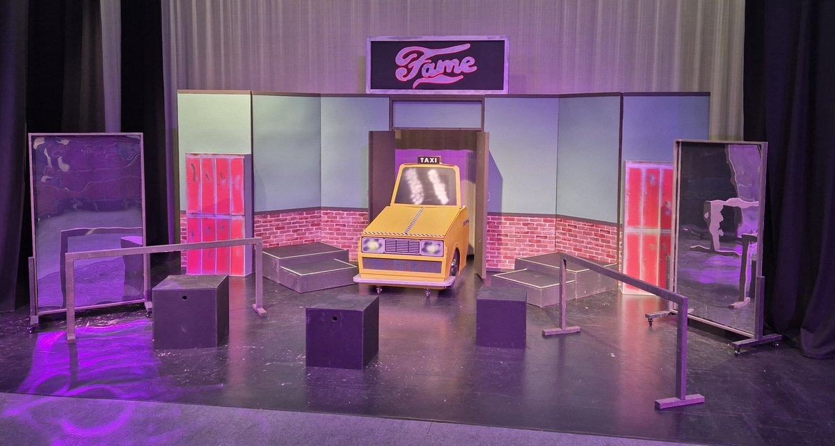 SetForTheShow tweet media