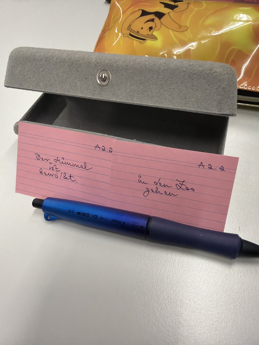 ドイツ語の手書きで描いたゴニャゴニャした文字読むのが難しい😓