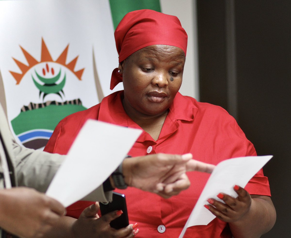 [AMATHOLE DISTRICT MUNICIPALITY WELCOMES THE APPOINTMENT OF COUNCILLOR LETHU MDINISO]

Amathole District Municipality Municipal Manager, Dr Bhekisisa Mthembu, has formally noted the appointment of Councillor Lethu Mdiniso following her official swearing-in and welcoming ceremony.