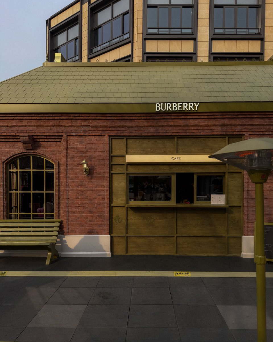 bjauntanywhere's tweet image. BURBERRY Pop-up Cafe &amp;amp; Ice Rink ☕️🧣🧥⛸️: อันนี้ต้องขอเขียนแยกเพราะเราบังเอิญไปช่วงที่ Burberry เขามาป็อปอัพคาเฟ่ ลานสเก็ตน้ำแข็งและเสื้อผ้าเอาต์เตอร์แวร์ช่วงวินเทอร์พอดี ส่วนตัวชอบไวป์มากกก ลานสเก็ตน้ำแข็งที่ด้านหลังเป็นช็อปบ้านโบราณของ Le Labo มันดู contrast แต่เข้ากันดี…