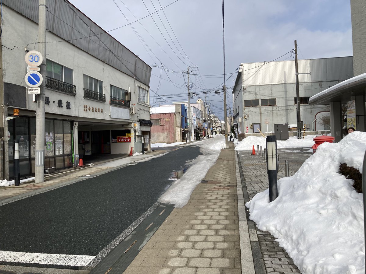 infoS49_SF's tweet photo. 【お気をつけて！】

こちら本日昼間の盛岡劇場周辺でございます。
ご覧の通り、雪❄️が残っていて
ｽﾞﾙｽﾞﾙﾄｩﾙﾄｩﾙしています。

今日1/29(木)の公演は、
開場19:30開演20:00
￣￣￣￣￣￣￣￣￣￣￣
日も落ちて暗いので、
道中お気をつけていらしてください。

#八芝 #S49 #盛岡 #演劇 https://t.co/FFq4HNooh2