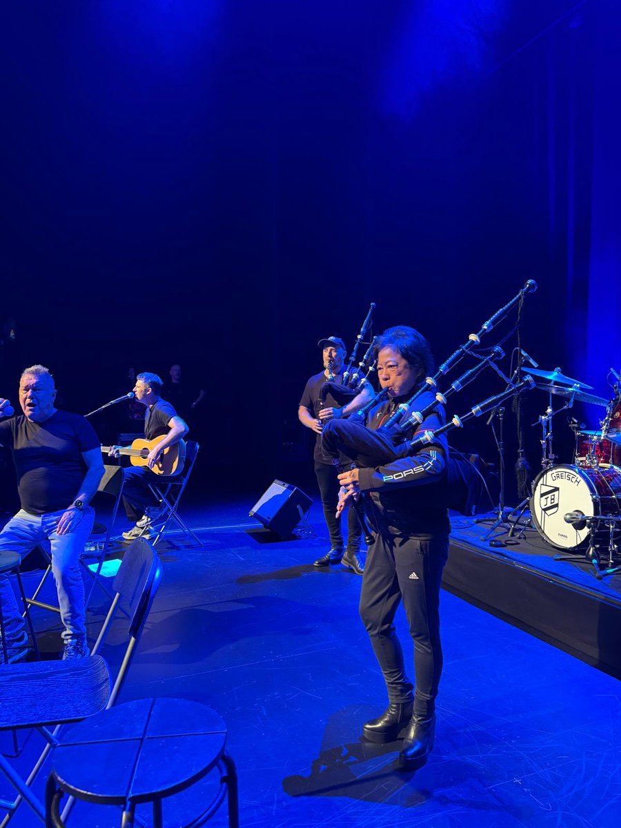JimmyBarnes's tweet photo. Here we are checking the bagpipes for the Jane Barnes Band show in my hometown. Jane’s singers are very expensive, but we work for her food.

@MahaliaBarnes https://t.co/JMZVSTWB1m