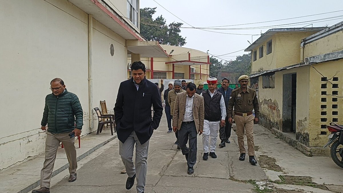 जिला निर्वाचन कार्यालय स्थित ईवीएम एवं वीवीपैट गोदाम में संरक्षित ईवीएम और वीवीपैट मशीनों की भौतिक स्थिति और उनकी सुरक्षा व्यवस्था का जायजा लिया गया तथा मशीनों की सुरक्षा व्यवस्था और सीसीटीवी कैमरों की कार्यशीलता की भी जांच कर संबंधित को आवश्यक निर्देश दिये। <a href="/ceoup/">CEO Uttar Pradesh</a> <a href="/ECISVEEP/">Election Commission of India</a>