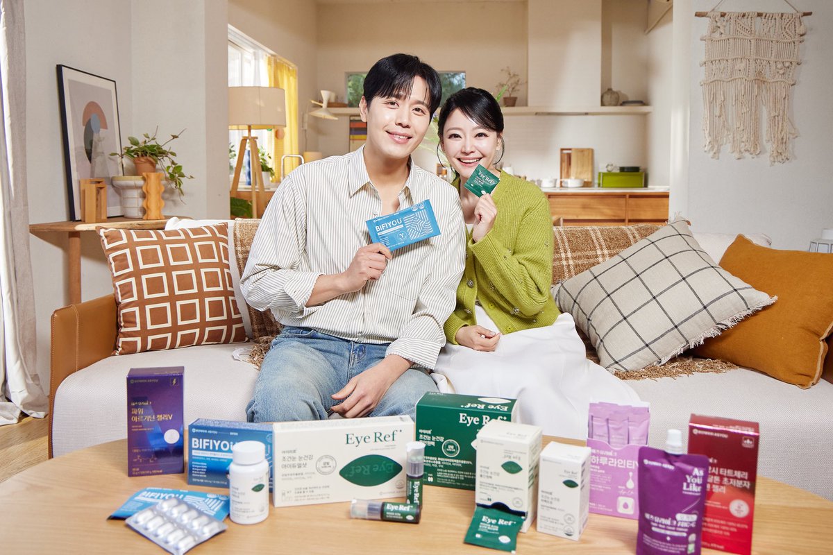 PALMTREE_IS's tweet image. 촉촉한 눈으로 편안한 순간을,
#김소현 #손준호 배우가 애즈유와 함께하게 되었습니다 😊
 
𝐀𝐬𝐲𝐨𝐮 𝐄𝐲𝐞𝐑𝐞𝐟
 
눈이 건조해질 때마다
소중한 순간을 놓치지 않도록 👀🌿

두 사람이 앞으로 애즈유와 함께할 
다양한 모습 기대해주세요 ✨

#광고 #KimSohyun #SonJunho
#환인제약애즈유 #애즈유