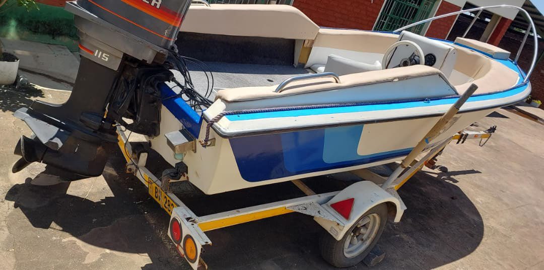 AlipoAndrewsII's tweet photo. Speed boat for sale. 

Has Mariner 115 horsepower Engine.
No mechanical faults. Fully functional.

K15,000,000 and negotiable. Blantyre. RT. https://t.co/n43cVHwgWN