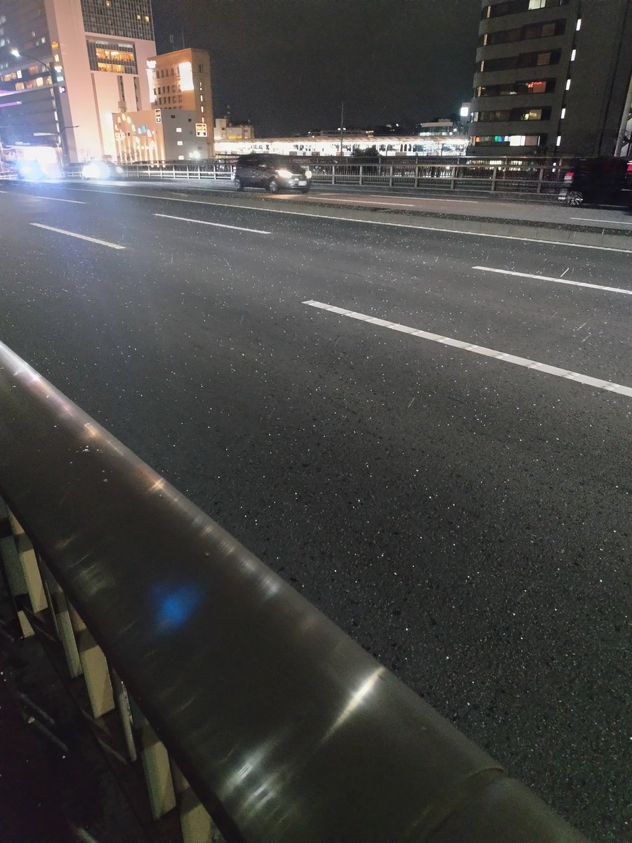 pongo101y's tweet photo. 新横浜に雪が😱 https://t.co/GutotSsAkV