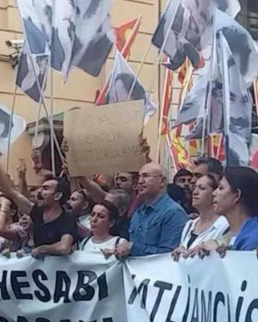 zirvaeray's tweet photo. @MTanal şaklabanlık yapma, omurgan olsun https://t.co/CJAAXIm9Xq