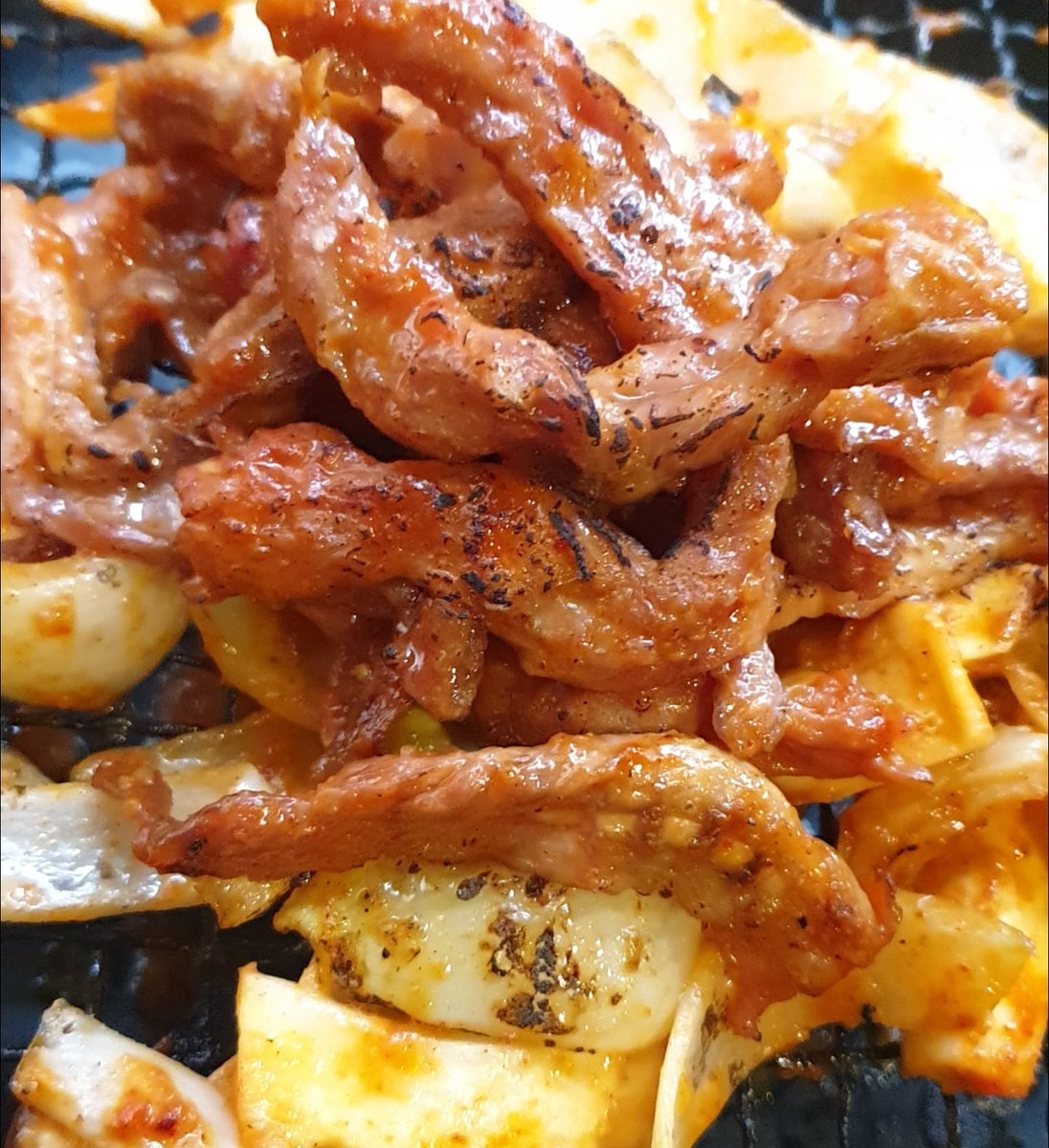 추븐 모교일 술시입니다
매운닭목살연탄구이