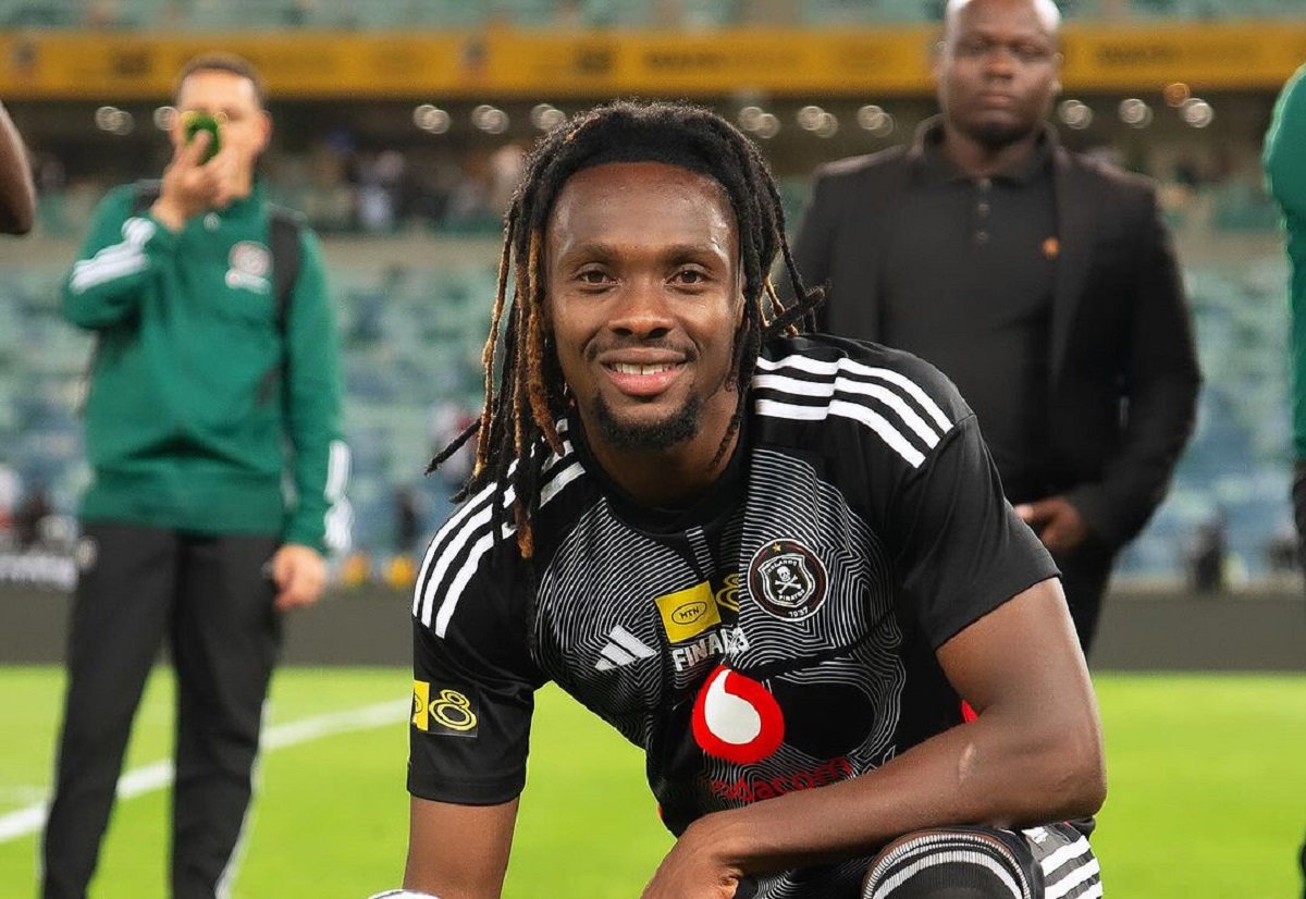 UnplayableZA's tweet image. 𝗕𝗥𝗘𝗔𝗞𝗜𝗡𝗚!!!

Orlando Pirates have parted ways with defender Olisa Ndah.

"The Nigerian requested an early release from his contract... to secure regular game time elsewhere."

#OnceAlways
#UNPLAYABLE