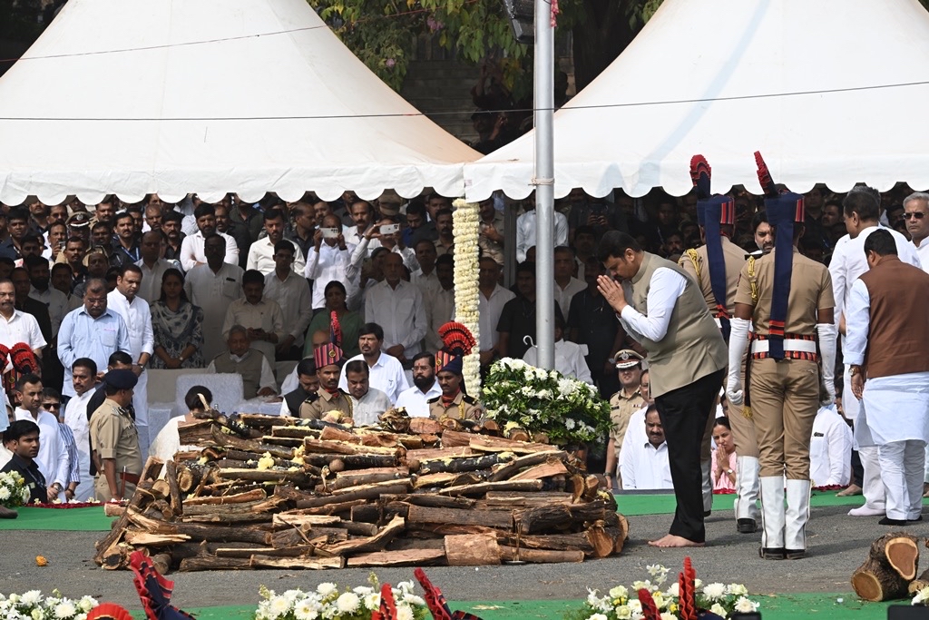 Devendra Fadnavis (@dev_fadnavis) on Twitter photo 