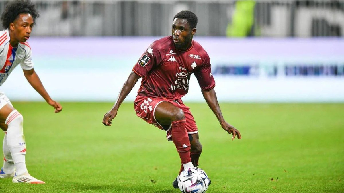 Transfer çalışmalarını sürdüren Kayserispor, Fransa Ligue 1 ekiplerinden Metz forması giyen Koffi Kouao ile anlaştı. Fildişili oyuncu hafta sonu ülkemize gelecek
 #kayserispor  #kapalıkale <a href="/KayserisporFK/">Zecorner Kayserispor</a> <a href="/bakiersoymhp/">BAKİ ERSOY</a> <a href="/Nrtacikalin/">Nurettin Açıkalın</a>