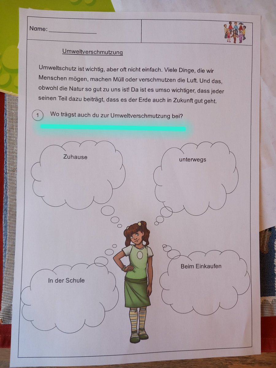 Hausaufgaben meines Enkels. Jetzt mal ehrlich: Das ist doch wie in der DDR, als die Kinder aufgefordert wurden die Uhr der Abendnachrichten zu zeichnen  (Westen rund, Osten quadratisch). Wir sind mittendrin.