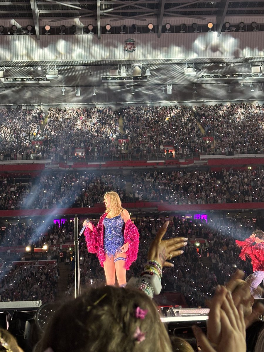 Caitlinnn tweet media