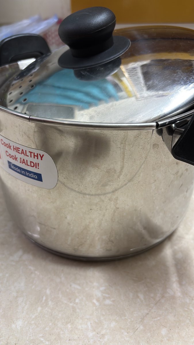 sanjeevec89's tweet photo. @Vinod_Cookware 
Hello 
I have received/Bought a Vinod Strainer Pot/SS/4Ltr around 1.3year ago/October 2024. And it has cracked itself in warranty period.
It has a warranty of 2 years.
Kindly help.
Attached necessary documents https://t.co/EKKQhoDHHY