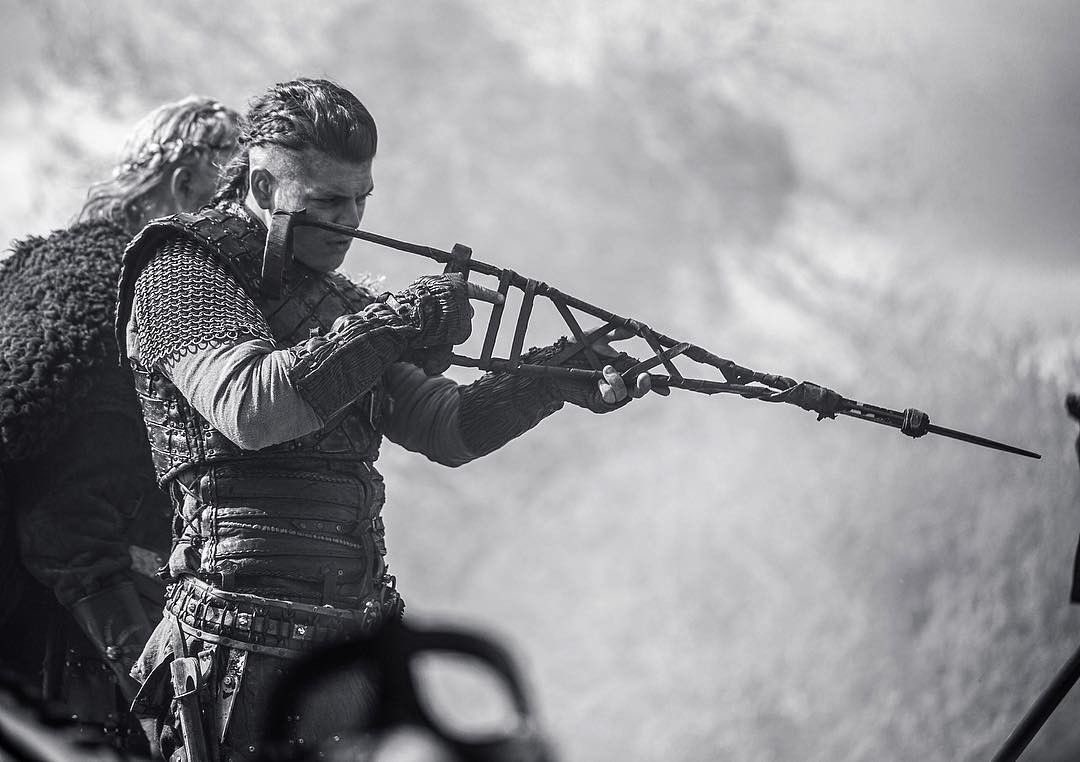 Angle__wix's tweet photo. The fact that he had to learn how to cripple walk for the role Ivar makes him the most exceptional actor in the series after Ragnar. https://t.co/iqaPC8VCye