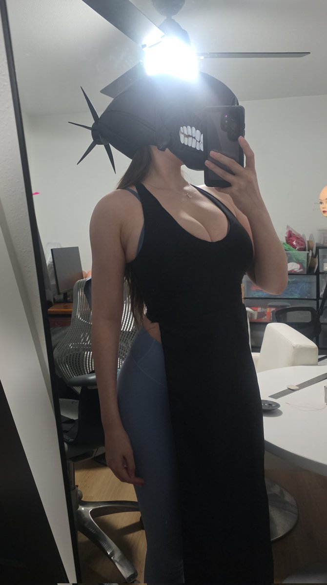 QilinAnh's tweet image. I put it together enough to have a try on!!

#cosplay #bombdevil #csm #WIP