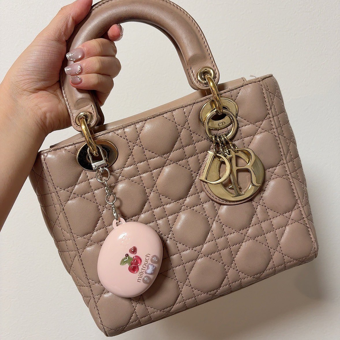 おまめ☺︎ むめい | 赤色の服着てみた🌹 | Instagram