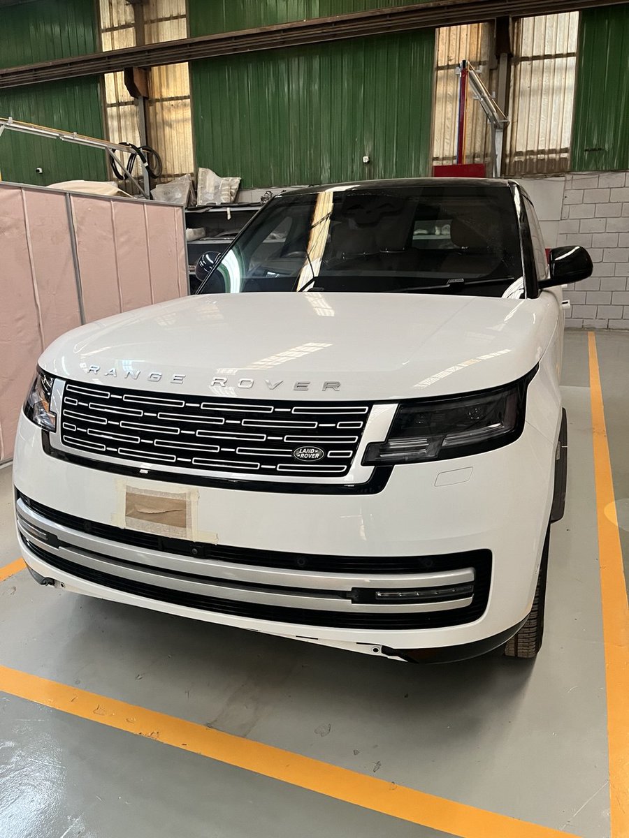 Precision-engineered for absolute confidence.

A seamless blend of advanced armour technology and bespoke luxury — the Armoured Range Rover redefines strength with elegance.

#JCBLArmouringSolutions #LuxuryArmouredVehicles #ArmouredRangeRover #BulletproofCars #CustomizedSolutions