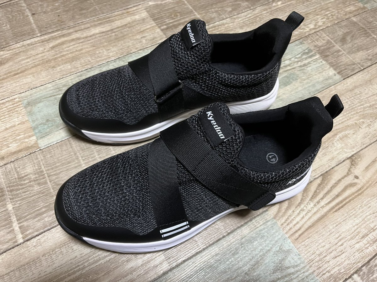 こんなくそダサ中華スニーカー買ったの⁉️思うけど.これでも