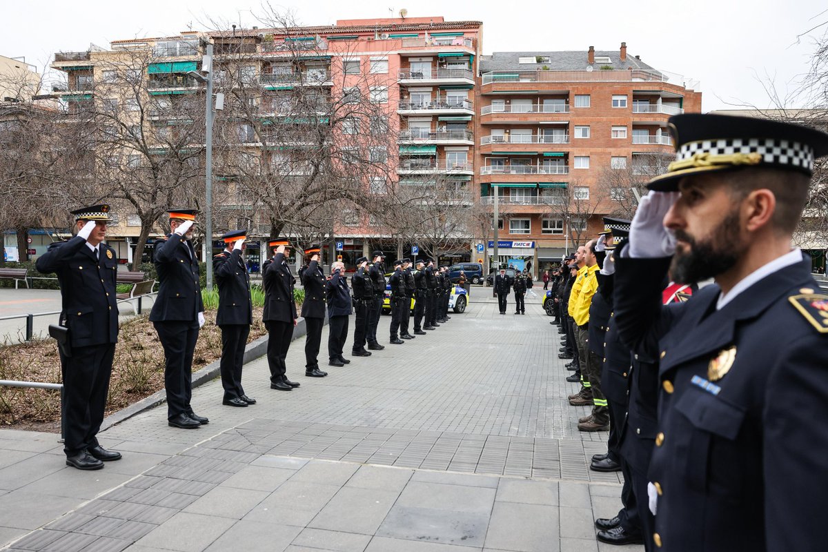 IAldaz_Police's tweet image. Ayer despedimos al subinspector Àngel Pastor después de 42 años de servicio en la #policia del @ajsantcugat. 

Próximo, comprometido, siempre dispuesto y capaz de unir policía, #ProtecciónCivil, #ADF, voluntariado y voluntades políticas al servicio de la ciudad. 

Àngel Pastor es