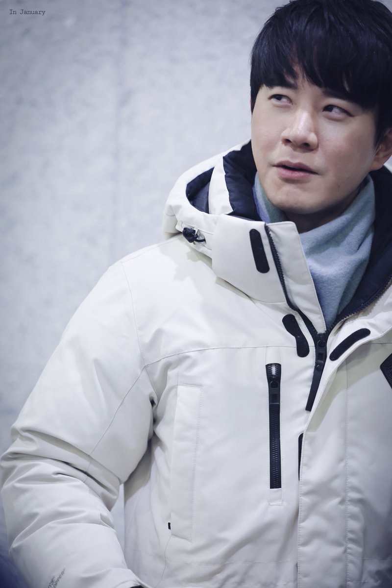 250128 벙커 트릴로지 퇴근길
솔저 3 | 문태유

(......쌍안경?)
            O
               o