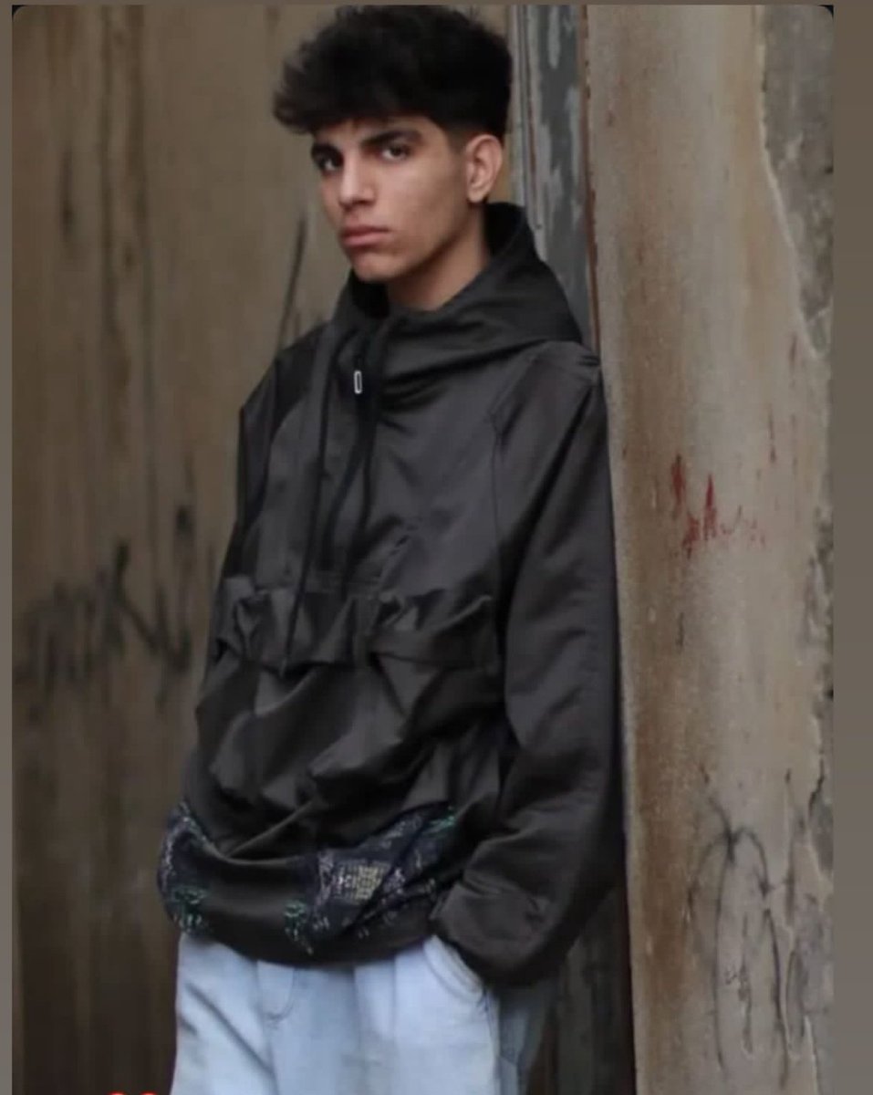 دوستان لطفا نشر بدین
محمد کریم‌خانی بازداشت شده
هیچ خبری ازش نداریم
شاید جونش در خطر باشه لطفا ریتوییت کنید
#محمد_کریم_خانی