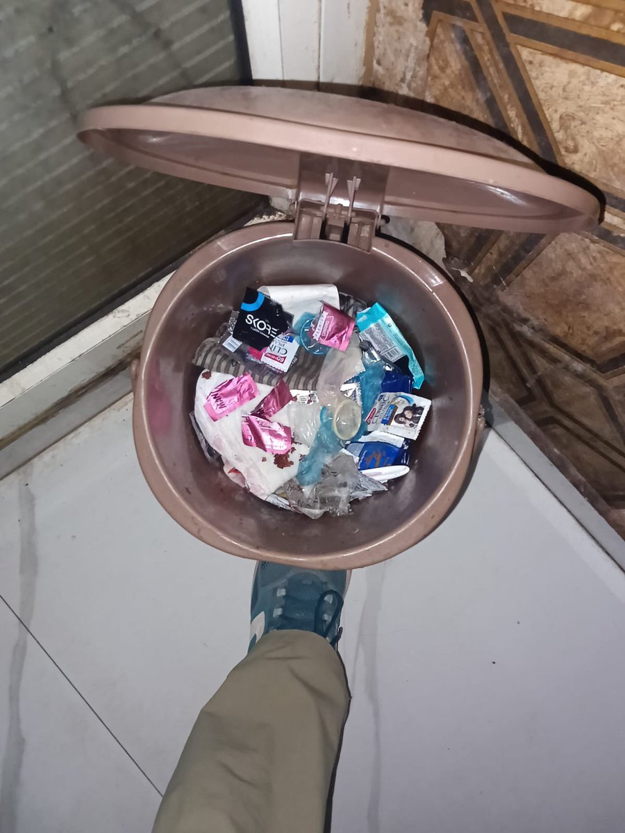 खौफनाक।

भगवान बुद्ध की तस्वीर को ढाल बनाकर सलून की आड़ में देह व्यापार का घिनौना रैकेट चलाने वाले जिहादी शफीक अहमद और अनीश अहमद अब कानून की गिरफ्त में हैं।

<a href="/KanoongoPriyank/">प्रियंक कानूनगो Priyank Kanoongo</a> और <a href="/DelhiPolice/">Delhi Police</a> 
की <a href="/DCPCentralDelhi/">DCP Central Delhi</a> टीम की कार्रवाई में पहाड़गंज से दो दर्जन लड़कियों को मानव तस्करी के