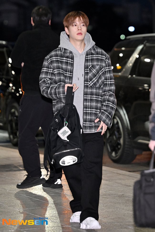 댕꾸 ◡̈ tweet media