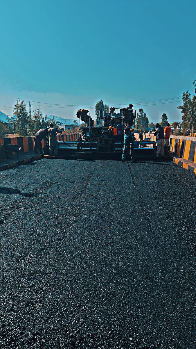 pdakpk's tweet photo. Asphaltic wearing course laying is in full progress in Phase 7, Hayatabad!
Ongoing road improvement works continue under the supervision of Peshawar Development Authority to enhance infrastructure & connectivity for residents.
#PDA #Hayatabad #Phase7 #RoadDevelopment #Peshawar #KPKDevelopment
@CSKPOfficial
@SohailAfridiISF
@MeenakhanAfridi