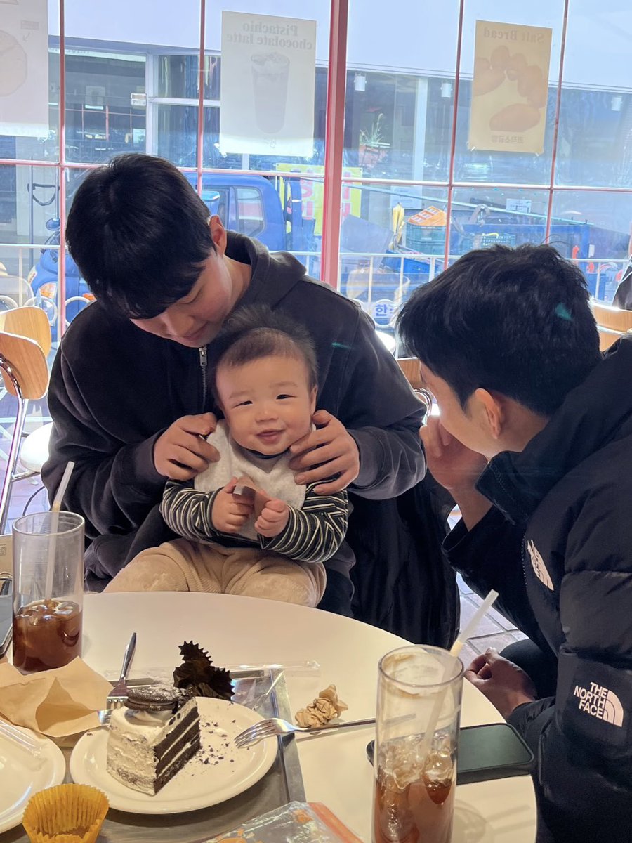 kogaswins's tweet image. 예준이너무귀여워서말안됨