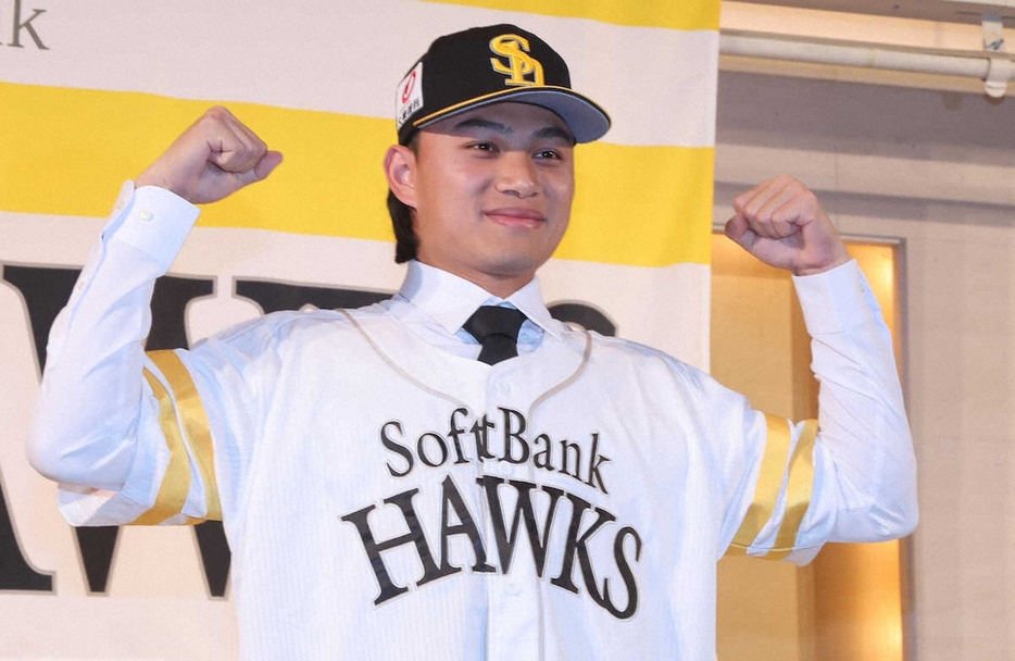 ソフトバンクの徐若煕が入団会見 同席した城島健司CBOと「趣味」で意気