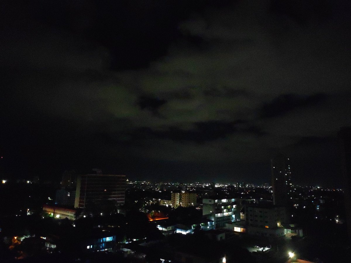 Despierta desde antes de las 4 am para poder usar la poca internet que llega a esta hora. Luego es casi imposible conectarse. #EtecsaNosEstresa #Cuba #SOSCuba