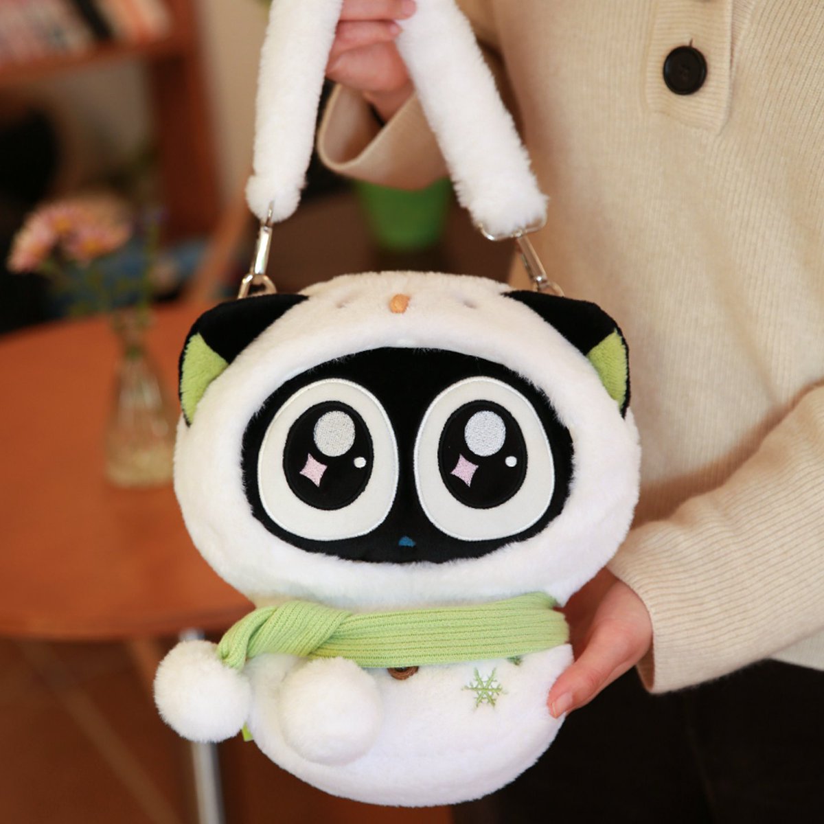 MianBaiYingHua's tweet photo. 【羅小黒戦記新商品🐈‍⬛】 
歪瓜出品コラボ持ち帰る小黒ぬいぐるみチャームとぽかぽか雪だるまちゃんぬいぐるみバッグの予約開始！
ぜひお見逃しなく！🐾
https://t.co/X8umiWS2nS

#ロシャオヘイセンキ #面白グッズ https://t.co/7WJXq6tirz