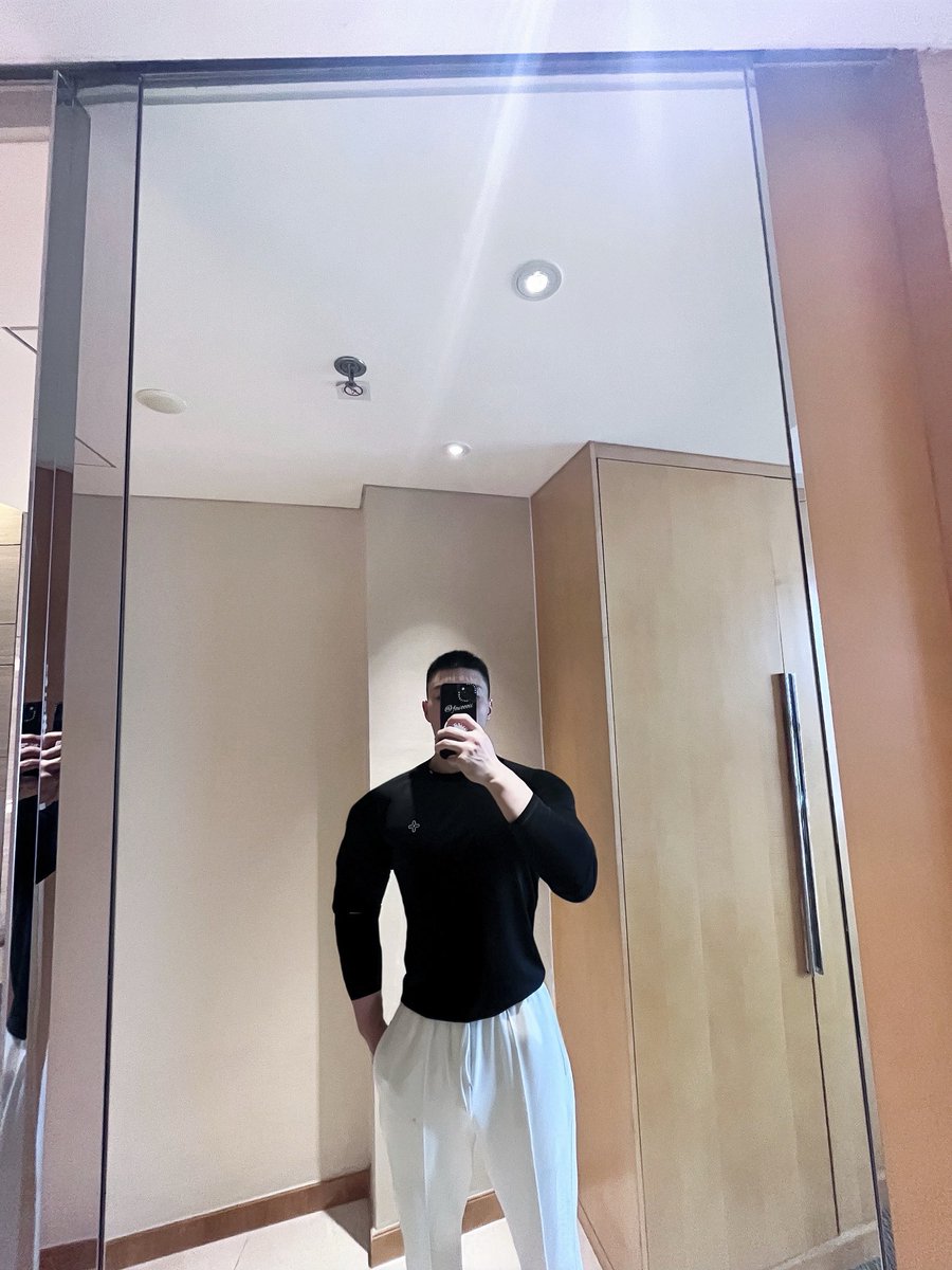 favoooii's tweet photo. 没坐 https://t.co/Q1ktzLgvD4