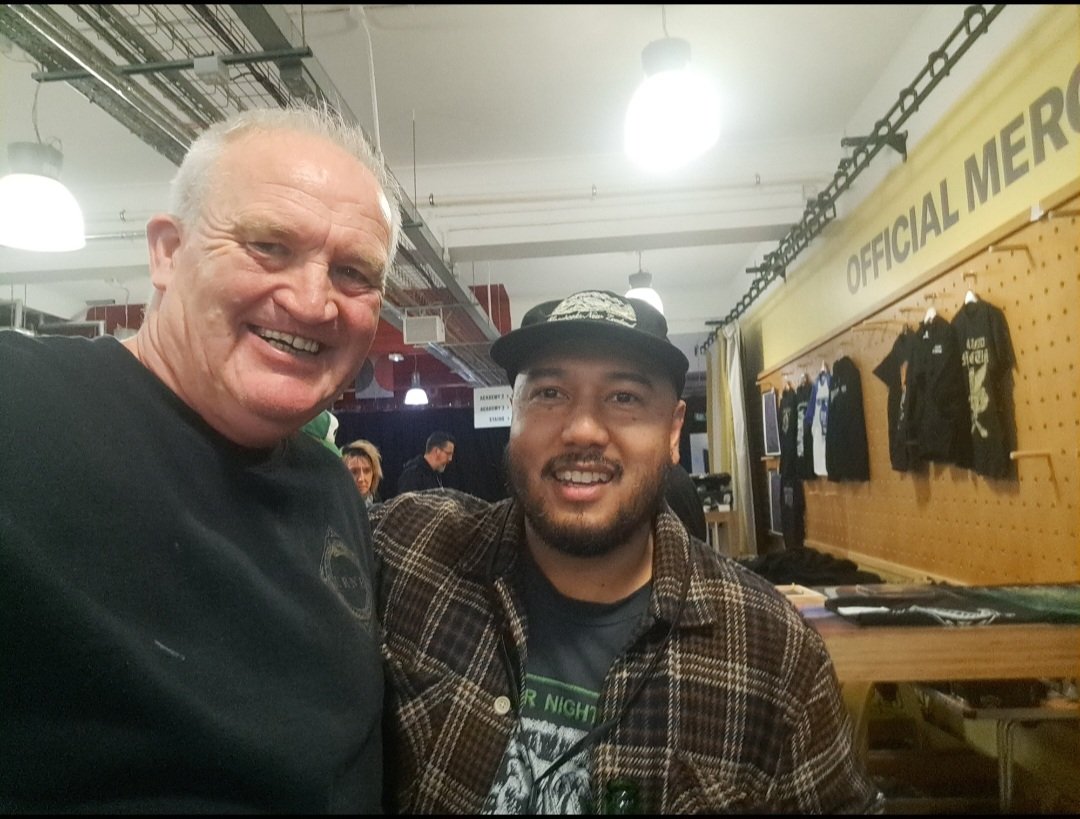 RoryGordon13's tweet image. So Angus is just like us .
Wants to meet fantastic guitar players .
Just to say thanks for the unbelievable music .
Hope our paths cross again later this year.
#supporttheband
#buymerch
@TrueSpiltMilk 
@Spinefarm 
@urneband 
@BLOODSTOCKFEST