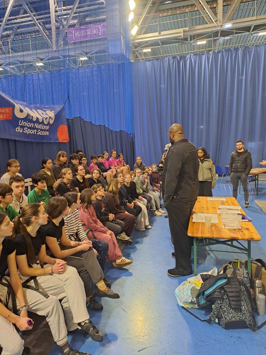 UNSS_26's tweet image. Super moment d'échanges autour de la santé mentale avec @teddyriner pour nos jeunes juges en escalade @unss @dsden26